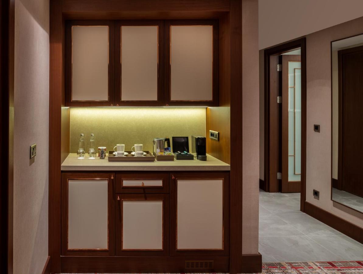 Moevenpick Hotel Istanbul Asia Airport Exterior foto A wet bar in a hotel room