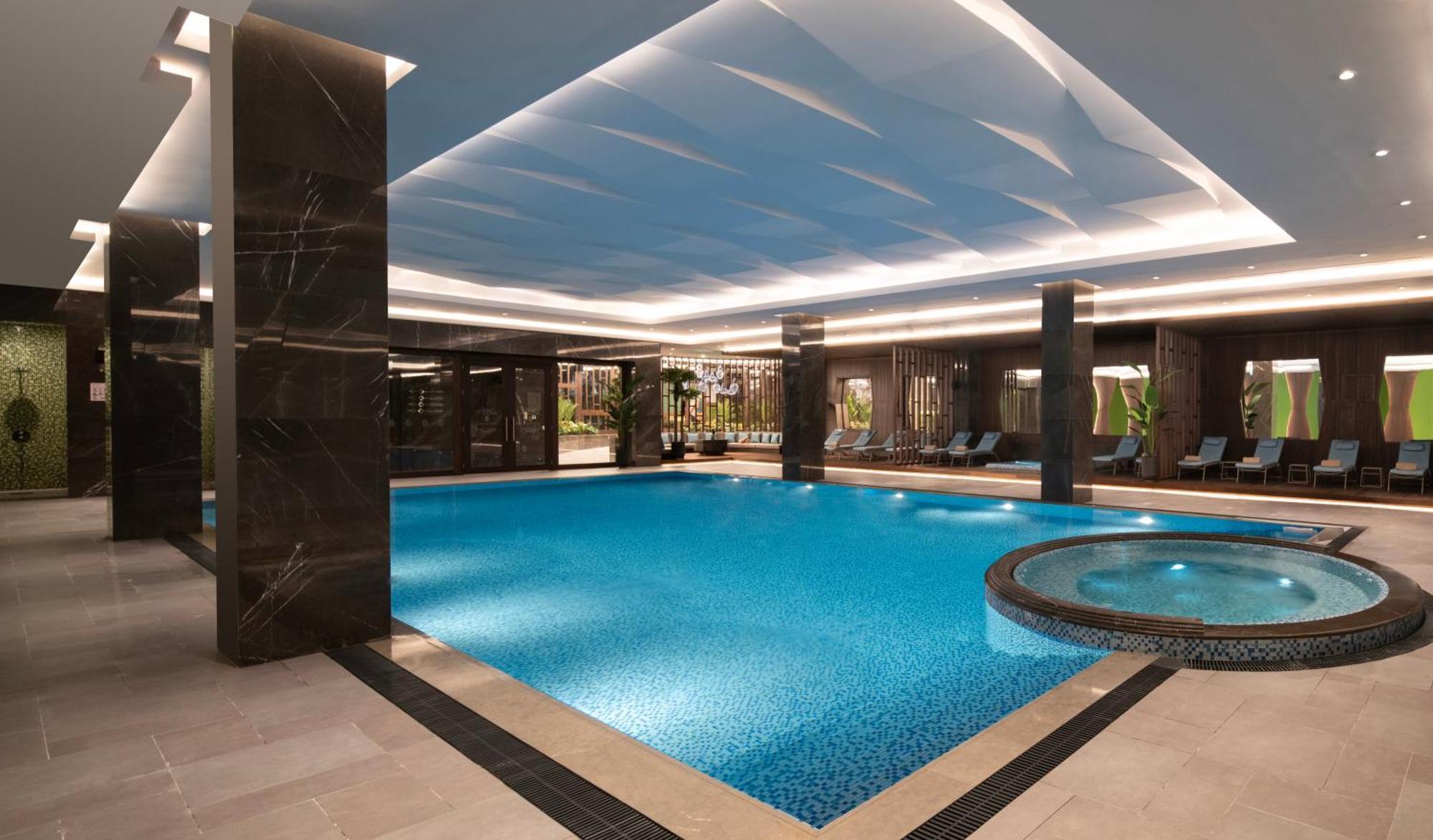 Moevenpick Hotel Istanbul Asia Airport Exterior foto The swimming pool at the hotel